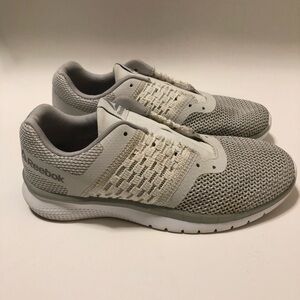 Reebok Shoes Women’s Size 8.5 Sneakers‎ No Strings